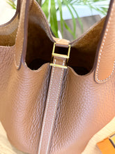 Load image into Gallery viewer, HERMES Taurillon Clemence Picotin Lock 18 PM Bucket Bag in Gold
