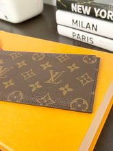 Load image into Gallery viewer, LOUIS VUITTON 2022 Monogram Félicie Pochette Zippy Coin Holder in Fuchsia
