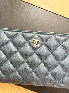 CHANEL Classic Metallic Grained Calfskin Long Zipped Wallet - Blue