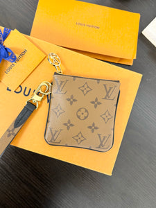 LOUIS VUITTON 2023 Monogram Reverse Square Wristlet Pouch