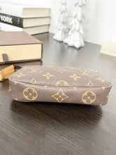 Load image into Gallery viewer, LOUIS VUITTON Monogram Mini Pochette Accessoires
