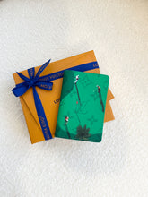 Load image into Gallery viewer, LOUIS VUITTON Golf Green Monogram Heritage Pocket Organizer / Green
