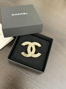 CHANEL Crystal CC Brooch - Gold