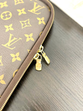 Load image into Gallery viewer, LOUIS VUITTON Monogram Canvas 15 Inch Laptop Case
