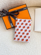 Load image into Gallery viewer, HERMES 2025 Calvi Duo Suitcase &quot;Valises&quot; Printed Swift Leather / Mauve Pale
