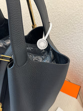 Load image into Gallery viewer, HERMES 2025 Sac Picotin Lock 26 Clemence Leather Bag - Noir / GHW
