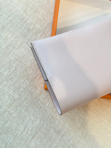 HERMES 2024 R.M.S Passport Holder - Mauve Pale / Evercolor