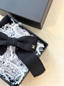 ✨NEW✨CHANEL Grosgrain Bow CC Hair Clip / Black