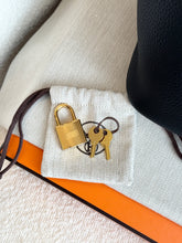 Load image into Gallery viewer, Hermes 2025 Sac Picotin Lock 26 Clemence - Noir / GHW
