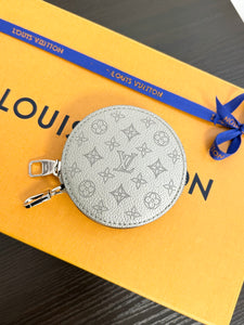 LOUIS VUITTON 2023 Bella Mahina Leather Round Coin Purse in Gray Metallic