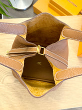 Load image into Gallery viewer, HERMES Taurillon Clemence Picotin Lock 18 PM Bucket Bag in Gold
