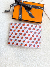 Load image into Gallery viewer, HERMES 2025 Calvi Duo Suitcase &quot;Valises&quot; Printed Swift Leather / Mauve Pale
