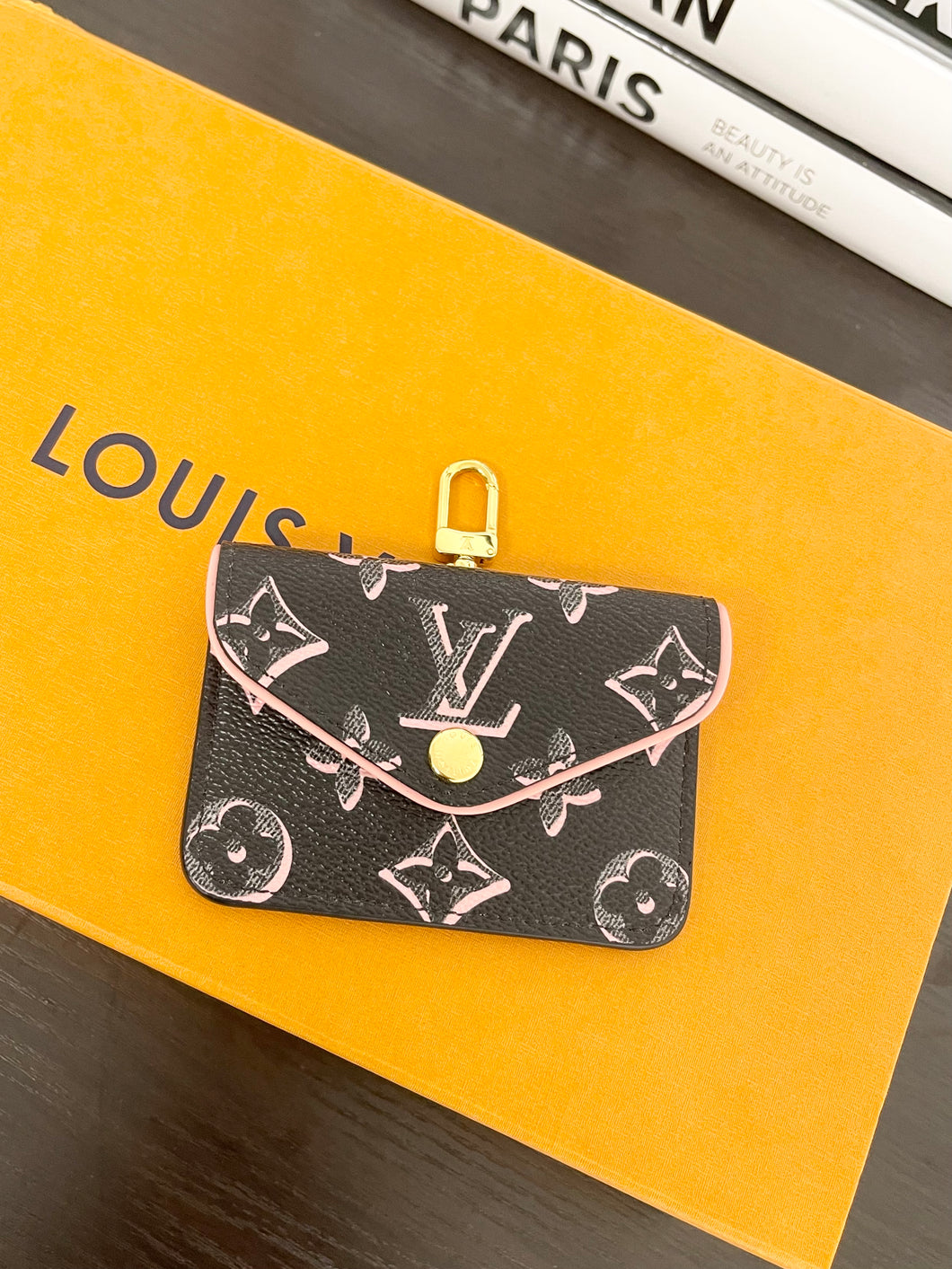 LOUIS VUITTON 2022 Monogram Card Holder in Black