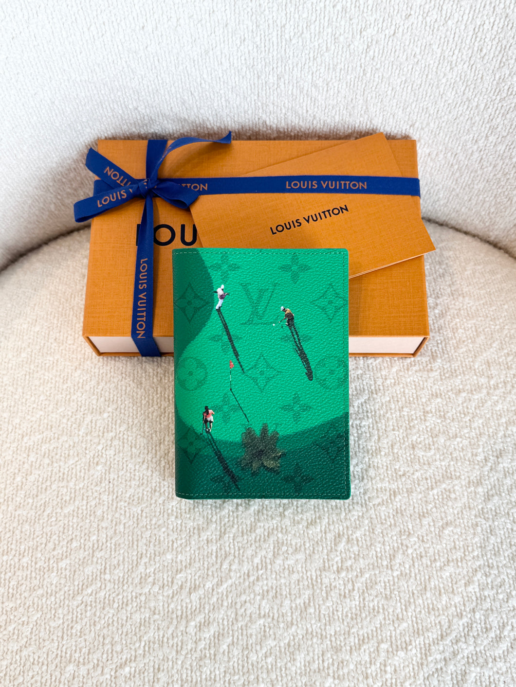 LOUIS VUITTON Golf Green Colored Monogram Passport Cover - Green