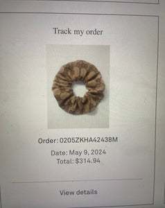 GUCCI Women GG Canvas Scrunchie with Logo Plaque - Brown / OS