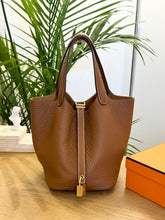 Load image into Gallery viewer, HERMES Taurillon Clemence Picotin Lock 18 PM Bucket Bag in Gold
