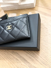 Load image into Gallery viewer, CHANEL 2021 Grained Calfskin &amp; Gold-Tone Metal Classic Card Holder in Black
