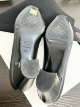 Load image into Gallery viewer, CHANEL 2020 Leather Uniform Pumps in Black - EU37.5
