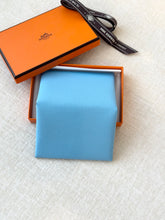Load image into Gallery viewer, HERMES 2023 Calvi Duo Compact Card Holder - Celeste / Epsom
