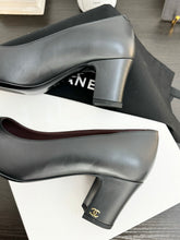 Load image into Gallery viewer, CHANEL 2020 Leather Uniform Pumps in Black - EU37.5
