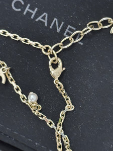 CHANEL CC Chain Anklet Bracelet Metal with Faux Pearl in Gold & Pearly White