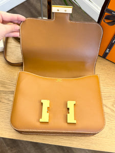 HERMES Constance 24 Evercolor Leather Shoulder Bag in Gold