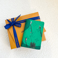 Load image into Gallery viewer, LOUIS VUITTON Golf Green Monogram Heritage Pocket Organizer / Green
