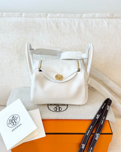 HERMES 2024 Swift Calfskin Leather Mini Lindy Handbag / White / GHW