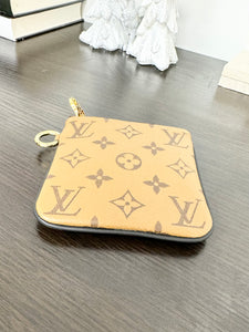 LOUIS VUITTON 2020 Monogram Reverse Square Pouch