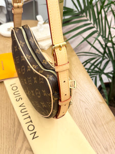 LOUIS VUITTON 2024 Monogram Croissant MM Shoulder Bag