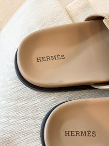 HERMES Empire Kelly Buckle Suede Sandal / Beige / EU (37)
