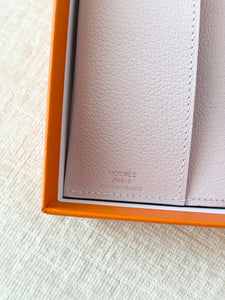 HERMES 2024 R.M.S Passport Holder - Mauve Pale / Evercolor