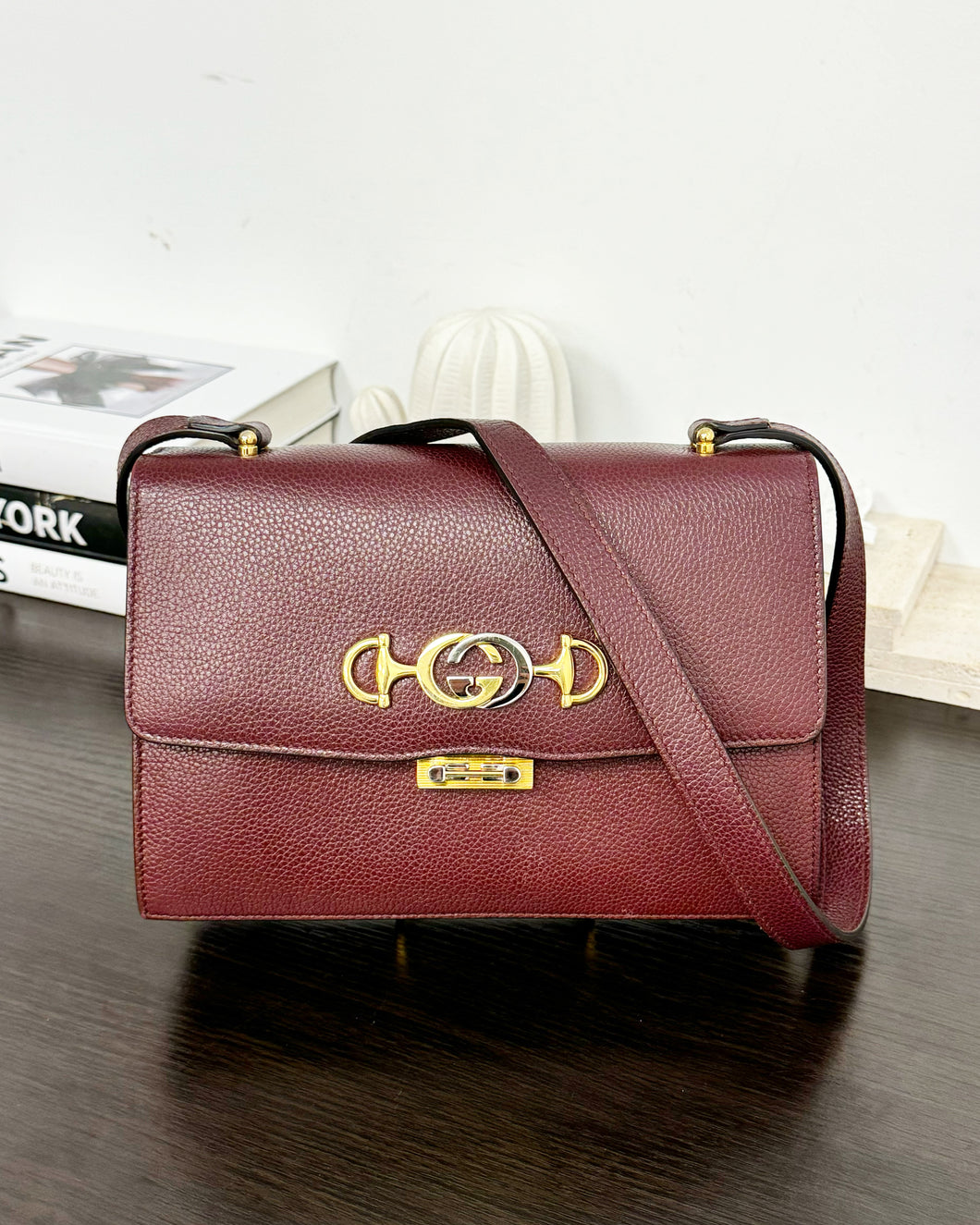 GUCCI Zumi Grain Leather Shoulder Bag in Burgundy