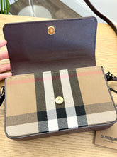 Load image into Gallery viewer, BURBERRY Calfskin House Check Tartan Mix Hampshire Crossbody Bag in Burgundy
