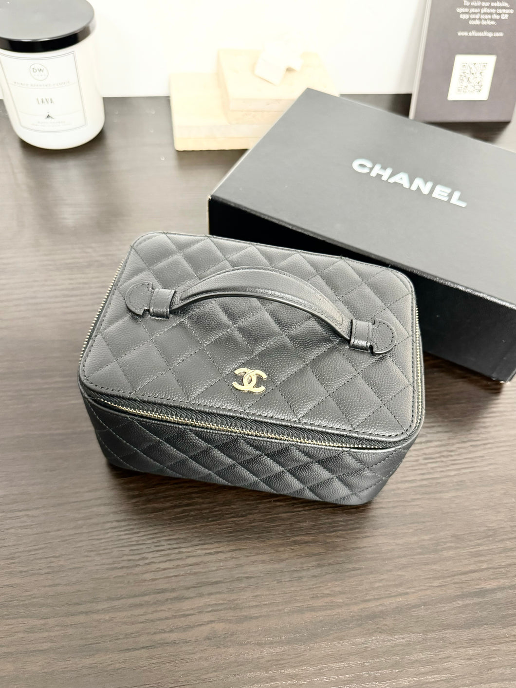 ▪️SOLD▪️CHANEL Caviar Quilted Jewelry Vanity Bag in Black Leather