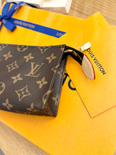 Load image into Gallery viewer, LOUIS VUITTON 2024 Monogram Canvas Toiletry Pouch 15
