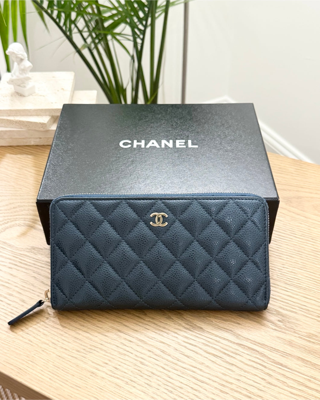 CHANEL Classic Metallic Grained Calfskin Long Zipped Wallet - Blue