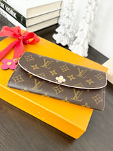 Load image into Gallery viewer, LOUIS VUITTON Monogram Bloom Flower Emilie Wallet in Fuchsia
