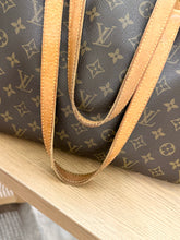 Load image into Gallery viewer, LOUIS VUITTON Monogram Batignolles Horizontal Shoulder Bag
