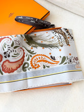 Load image into Gallery viewer, Hermès 2025 Guepards Bandana Double Face Scarf 90 in Noir / Ardoise / Rose
