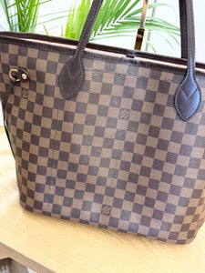 LOUIS VUITTON Neverfull MM Damier Ebene Canvas Tote Bag in Rose Ballerine