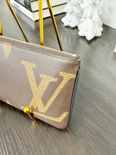 Load image into Gallery viewer, LOUIS VUITTON 2020 Monogram Giant Rectangular Wristlet Pouch
