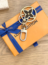 Load image into Gallery viewer, LOUIS VUITTON 2022 Puzzle Flower Monogram Keyring
