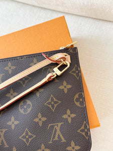 LOUIS VUITTON 2025 Neverfull MM Monogram Pochette Wristlet Pouch / Rose Beige