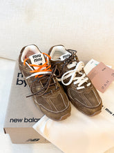 Load image into Gallery viewer, New Balance X Miu Miu Women’s 530 SL Suede Sneakers in Cinnamon / EU 38
