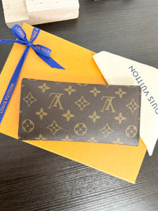 LOUIS VUITTON Monogram Josephine Wallet in Fuchsia