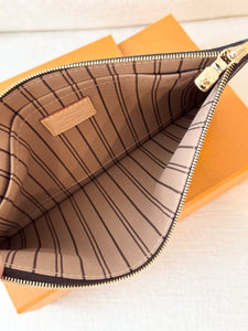 LOUIS VUITTON 2025 Neverfull MM Monogram Pochette Wristlet Pouch / Rose Beige