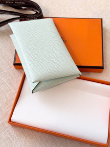 HERMES 2024 Calvi Card Holder in Vert Peppermint / Epsom