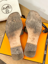 Load image into Gallery viewer, HERMES Oran Epsom Calfskin Leather Sandals in Etoupe - (EU)37.5
