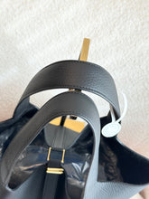 Load image into Gallery viewer, Hermes 2025 Sac Picotin Lock 26 Clemence - Noir / GHW
